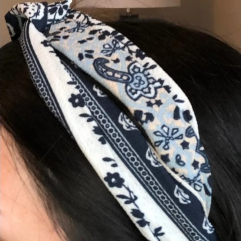 Patterned Headband - Picture 3 of 4